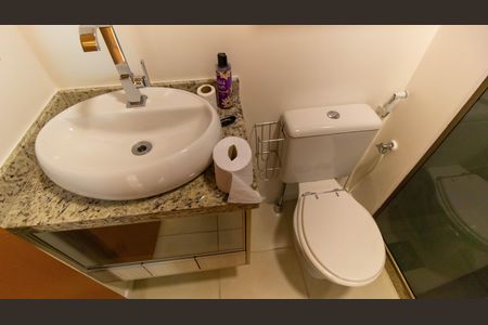 Apartamento para alugar com 70m², 2 quartos e 1 vaga Apartamento para alugar com 70m², 2 quartos e 1 vagaBanheiro da Suíte
