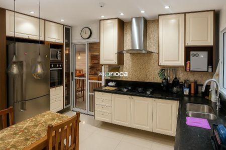 Casa à venda com 162m², 4 quartos e 4 vagas