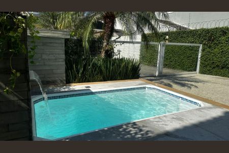 Casa à venda com 162m², 4 quartos e 4 vagas