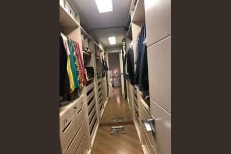 Casa à venda com 210m², 3 quartos e 4 vagasCloset