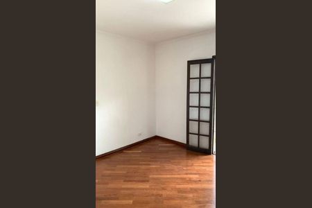 Casa à venda com 200m², 3 quartos e 2 vagas Casa à venda com 200m², 3 quartos e 2 vagasQuarto