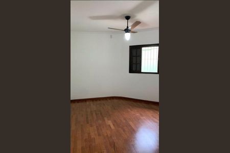 Casa à venda com 200m², 3 quartos e 2 vagas Casa à venda com 200m², 3 quartos e 2 vagasQuarto