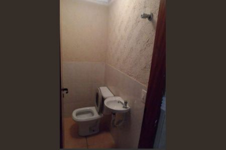 Banheiro de casa à venda com 3 quartos, 300m² em Vila Nivi, São Paulo