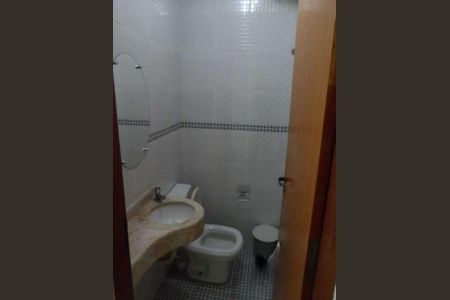 Banheiro de casa à venda com 3 quartos, 300m² em Vila Nivi, São Paulo