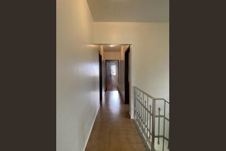 Corredor de casa à venda com 3 quartos, 300m² em Vila Nivi, São Paulo
