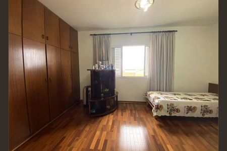 Quarto de casa à venda com 3 quartos, 300m² em Vila Nivi, São Paulo