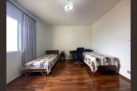 Quarto de casa à venda com 3 quartos, 300m² em Vila Nivi, São Paulo