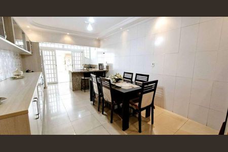 Casa à venda com 200m², 3 quartos e 2 vagasCozinha