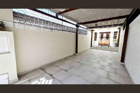 Casa à venda com 200m², 3 quartos e 2 vagasGaragem