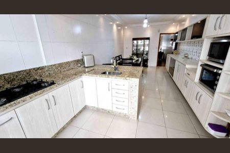Casa à venda com 200m², 3 quartos e 2 vagasCozinha