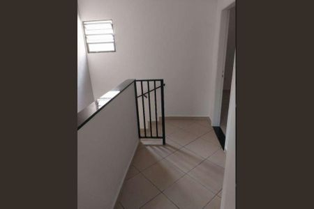 Casa à venda com 130m², 2 quartos e 2 vagasEscada