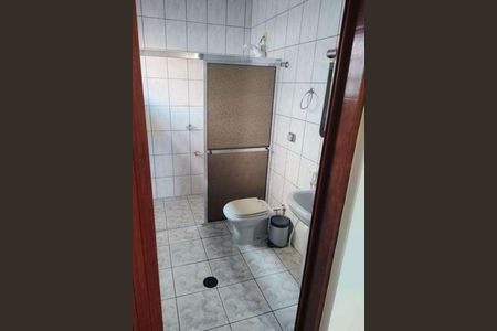 Casa à venda com 220m², 3 quartos e 9 vagasBanheiro