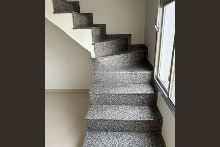 Casa à venda com 3 quartos, 230m² em Vila Nivi, São Paulo