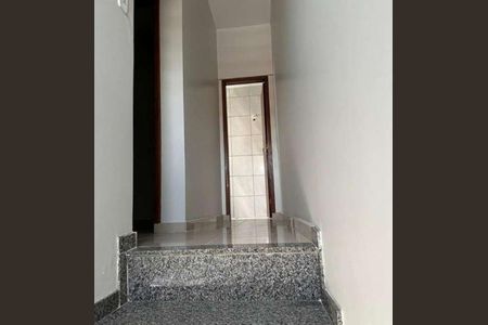 Casa à venda com 3 quartos, 230m² em Vila Nivi, São Paulo