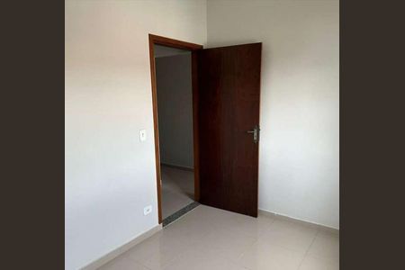 Quarto de casa à venda com 3 quartos, 230m² em Vila Nivi, São Paulo