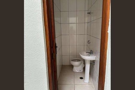 Banheiro de casa à venda com 3 quartos, 230m² em Vila Nivi, São Paulo