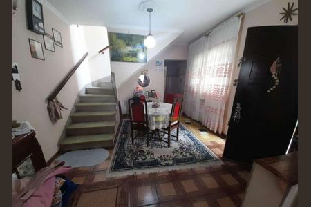 Casa à venda com 250m², 4 quartos e 4 vagas Casa à venda com 250m², 4 quartos e 4 vagasSala