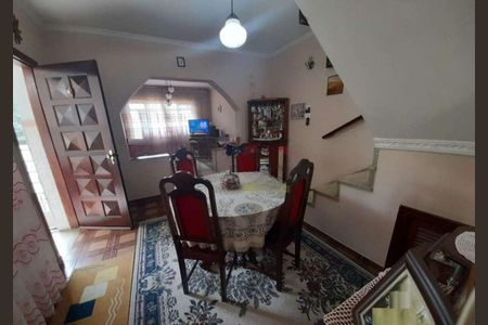 Casa à venda com 250m², 4 quartos e 4 vagas Casa à venda com 250m², 4 quartos e 4 vagasSala