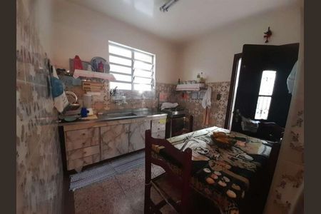 Casa à venda com 250m², 4 quartos e 4 vagas Casa à venda com 250m², 4 quartos e 4 vagasSala