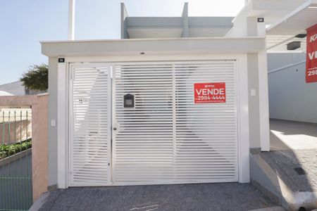 Casa à venda com 118m², 3 quartos e 2 vagas Casa à venda com 118m², 3 quartos e 2 vagasFachada