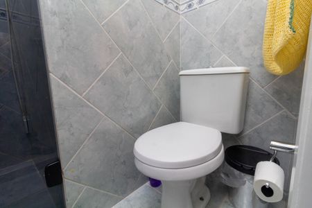 Casa de condomínio à venda com 64m², 2 quartos e 1 vaga Casa de condomínio à venda com 64m², 2 quartos e 1 vagaBanheiro