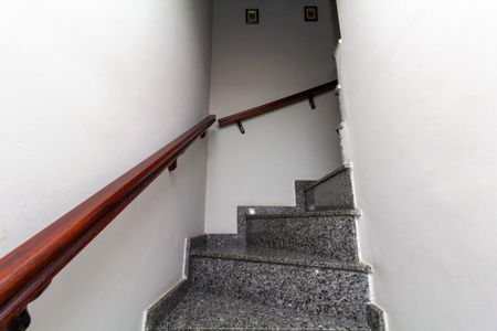 Casa de condomínio à venda com 64m², 2 quartos e 1 vaga Casa de condomínio à venda com 64m², 2 quartos e 1 vagaEscada