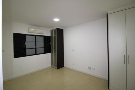 Casa à venda com 250m², 3 quartos e 4 vagasSuíte