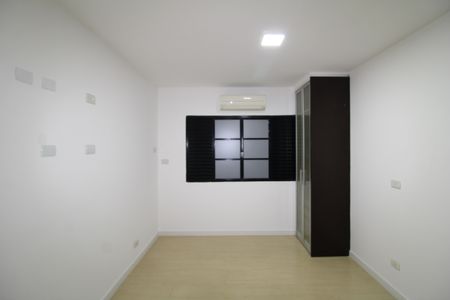 Casa à venda com 250m², 3 quartos e 4 vagasSuíte