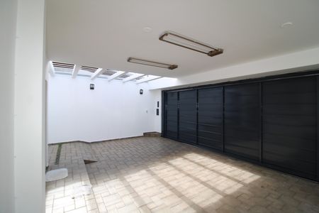 Casa à venda com 250m², 3 quartos e 4 vagasGaragem