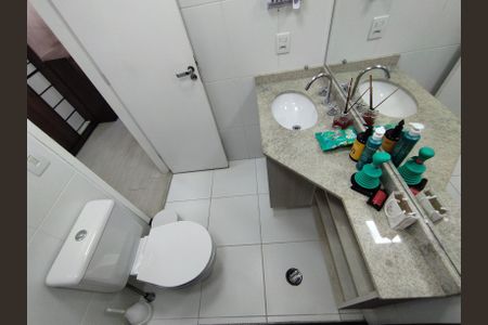 Apartamento à venda com 95m², 2 quartos e 2 vagas Apartamento à venda com 95m², 2 quartos e 2 vagasBanheiro da Suíte