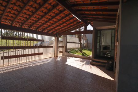 Casa para alugar com 220m², 2 quartos e 5 vagas Casa para alugar com 220m², 2 quartos e 5 vagasQuintal