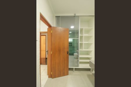 Casa para alugar com 220m², 2 quartos e 5 vagas Casa para alugar com 220m², 2 quartos e 5 vagasSuíte Banheiro