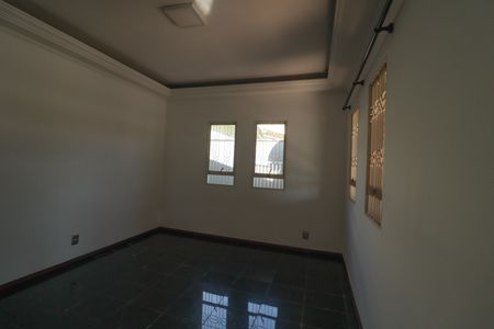 Casa para alugar com 220m², 2 quartos e 5 vagas Casa para alugar com 220m², 2 quartos e 5 vagasSala