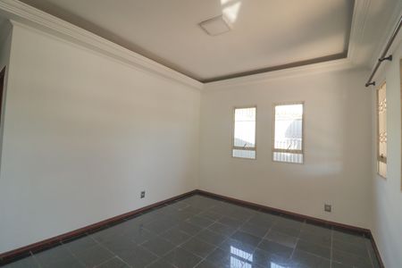 Casa para alugar com 220m², 2 quartos e 5 vagas Casa para alugar com 220m², 2 quartos e 5 vagasSala