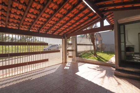 Casa para alugar com 220m², 2 quartos e 5 vagas Casa para alugar com 220m², 2 quartos e 5 vagasQuintal