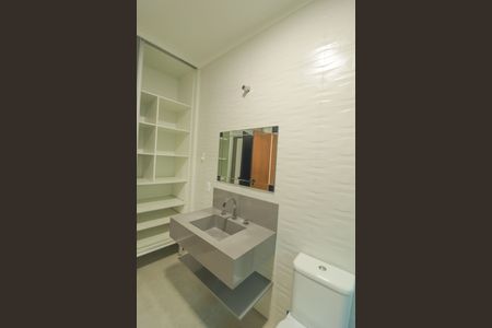 Casa para alugar com 220m², 2 quartos e 5 vagas Casa para alugar com 220m², 2 quartos e 5 vagasSuíte Banheiro