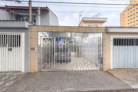 Casa à venda com 130m², 2 quartos e 2 vagas Casa à venda com 130m², 2 quartos e 2 vagasFachada