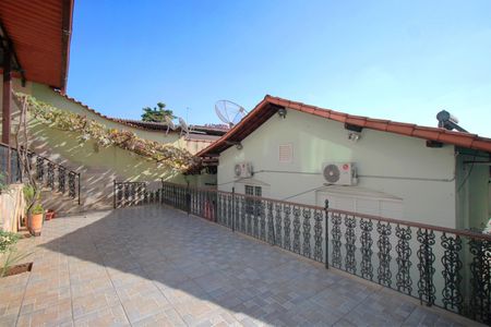 Casa à venda com 261m², 4 quartos e 4 vagasQuintal