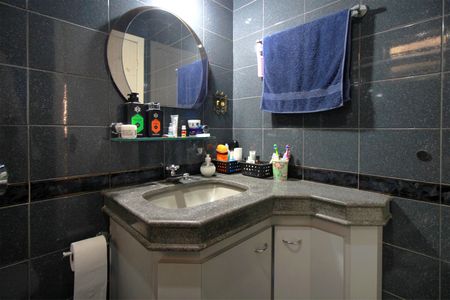 Casa à venda com 261m², 4 quartos e 4 vagasBanheiro da Suíte