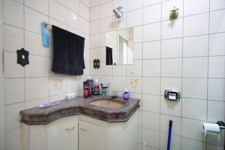 Casa à venda com 261m², 4 quartos e 4 vagasBanheiro