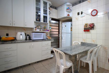 Casa à venda com 261m², 4 quartos e 4 vagasCozinha