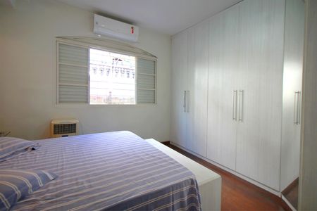 Casa à venda com 261m², 4 quartos e 4 vagasSuite