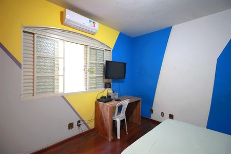 Casa à venda com 261m², 4 quartos e 4 vagasQuarto 3