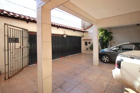 Casa à venda com 261m², 4 quartos e 4 vagasGaragem