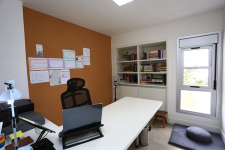 Apartamento à venda com 68m², 2 quartos e 2 vagasEscritório