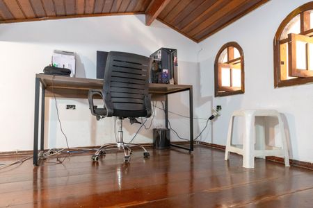 Casa para alugar com 309m², 4 quartos e 2 vagasEscritório