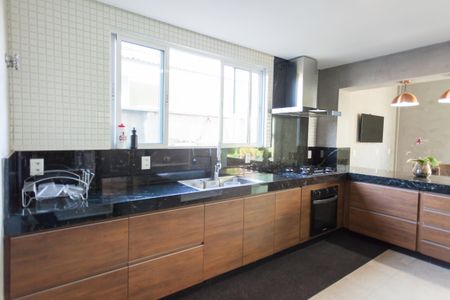 Casa de condomínio à venda com 450m², 6 quartos e 6 vagasCozinha