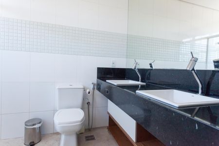 Casa de condomínio à venda com 450m², 6 quartos e 6 vagasBanheiro da suíte master