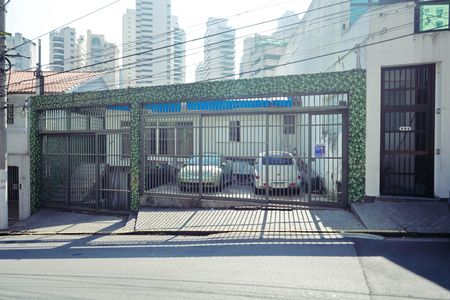 Casa à venda com 222m², 3 quartos e 8 vagasFachada