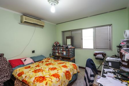 Casa à venda com 222m², 3 quartos e 8 vagasQuarto 1